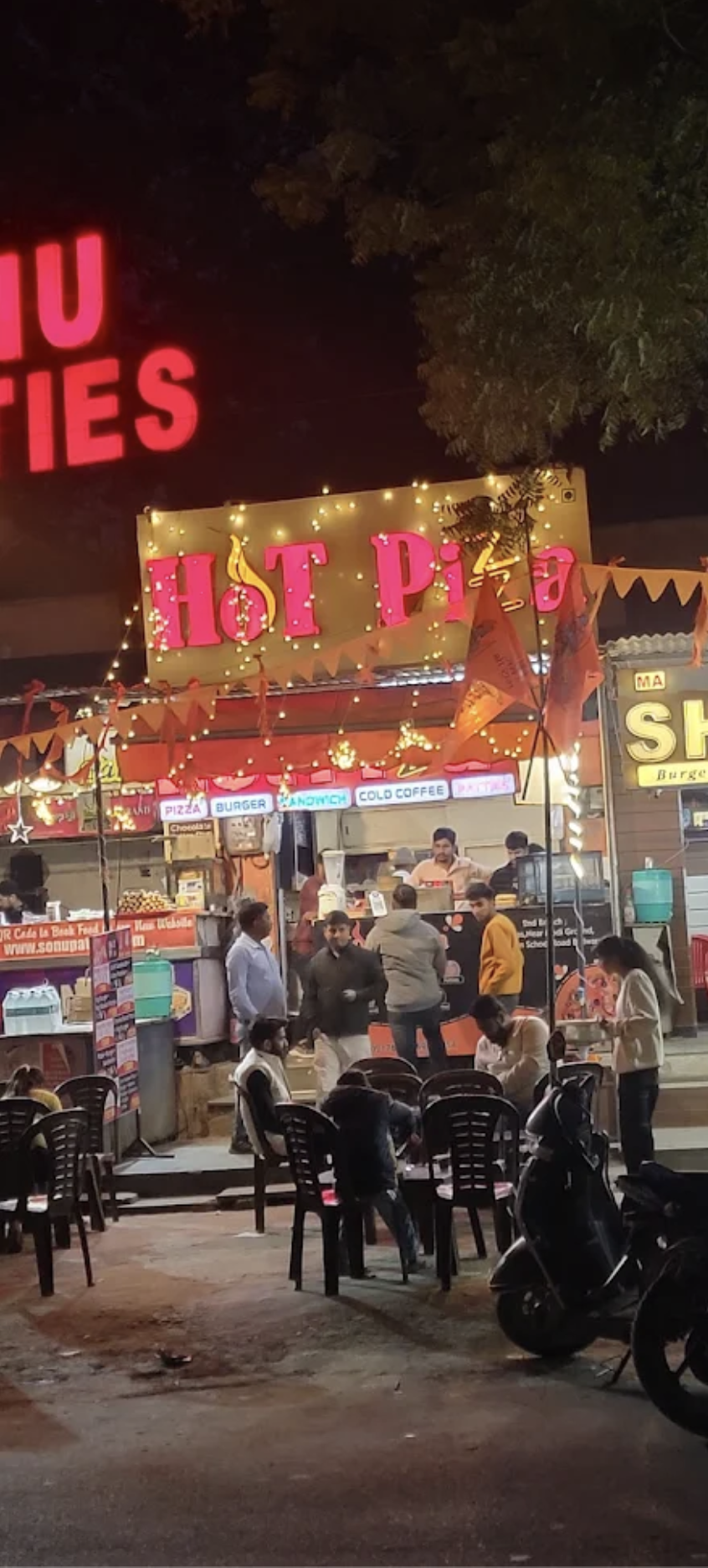 Hot Pizza storefront at Sarswati Circle, Bhilwara